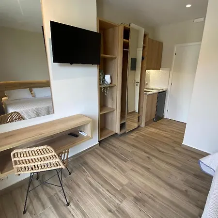 Roula Kotsonis Superior 3* أرغاسي