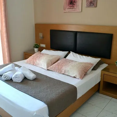 Roula Kotsonis Superior 3* أرغاسي