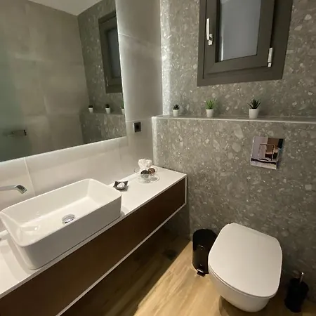 Roula Kotsonis Superior Argászi