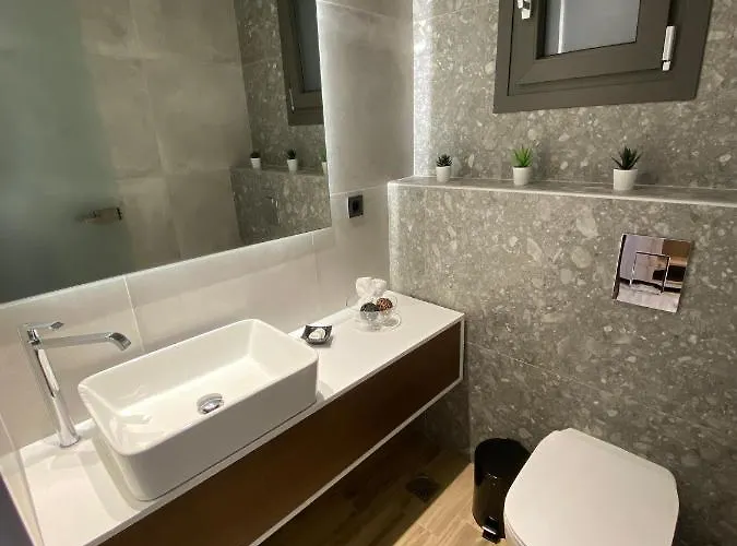 Roula Kotsonis Superior 3*