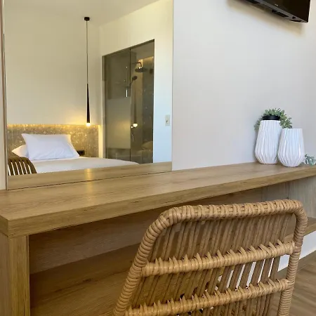 Roula Kotsonis Superior Hotel apartamentowy *